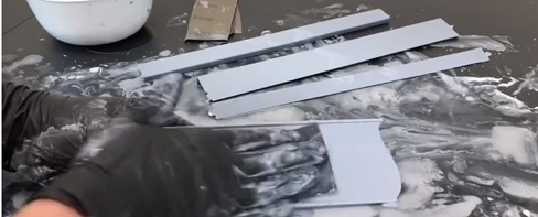 钢琴的高光泽饰面是如何形成的?